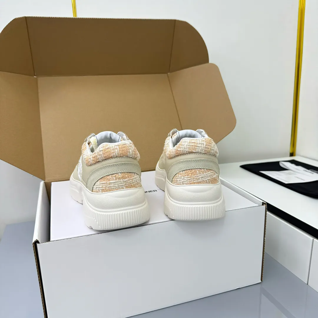 👟👟Ex-factory price 620👟👟 Chanel bread shoes ~ original calfskin panda shoes Chanel 25C latest hot style panda black and white sports shoes casual sneakers Xiaoxiang hot item classic black and white panda color coco girls must pay Fabric: original custom mixed sheepskin lining: original imported breathable mesh lining outsole: Original molded rubber + TPU combination Size: Women's 35-41